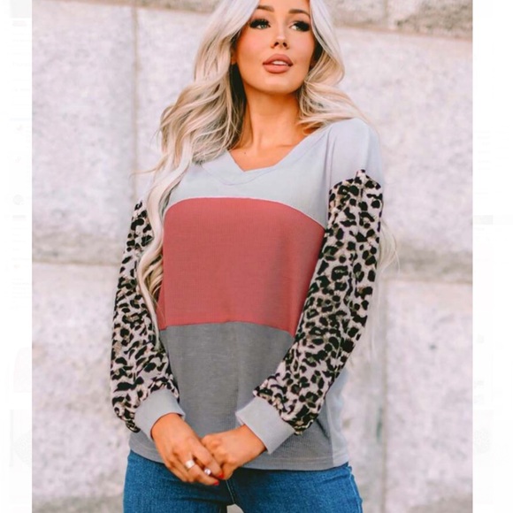 🆕NEW!🛍️Leopard Print Soft Waffle Knit Top🐾 - Picture 4 of 4